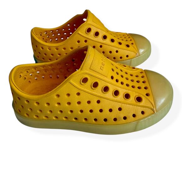 Native Jefferson Crayola Yellow Shoes 6 - Picture 1 of 7